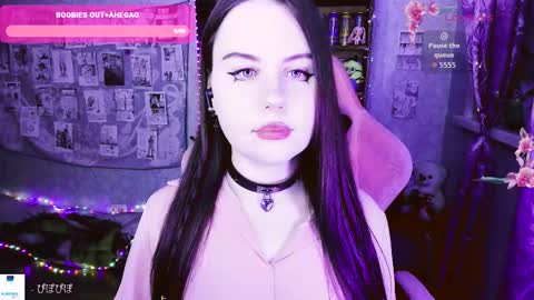 Mia online show from March 10, 6:34 pm