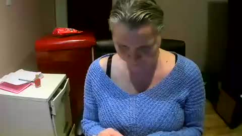 chealsiek online show from October 15, 8:33 pm