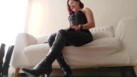 Regina Phalange online show from February 3, 9:40 pm