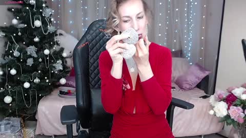 Snapshot of cherishsia chatting on December 12, 4:15 am Adriana online show from December 12, 4:15 am
