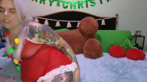 Snapshot of cherryb0mbb0mb chatting on December 14, 8:56 am CherryBombBomb online show from December 14, 8:56 am