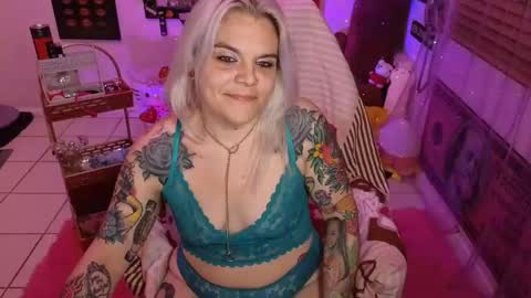 Snapshot of cherryb0mbb0mb chatting on February 8, 7:48 am CherryBombBomb online show from February 8, 7:48 am