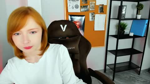 cherrycrushlove online show from May 14, 5:57 am