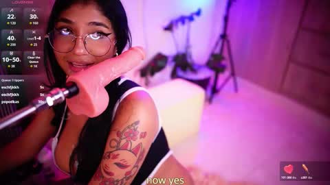 Snapshot of cherrygh_ chatting on October 10, 3:33 am Cherry online show from October 10, 3:33 am