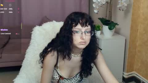 Isabel online show from May 31, 7:26 pm