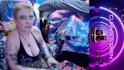 CurvySiren online show from February 8, 7:34 am