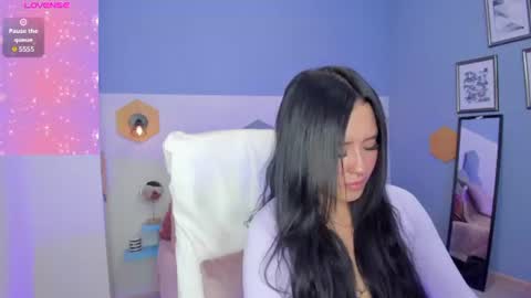 Chloe online show from June 11, 3:20 pm