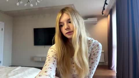 hloe online show from March 26, 1:46 pm