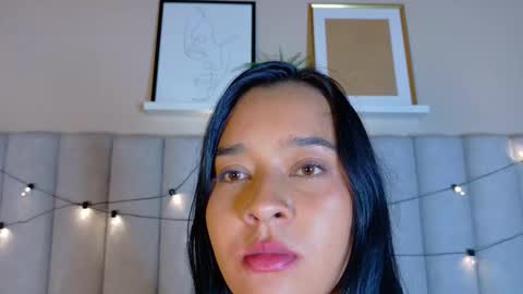 C H L O E  online show from March 2, 5:08 am