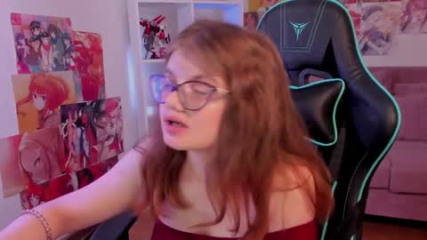 ChloeHalses online show from March 31, 5:40 am