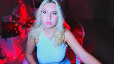 Snapshot of chloericci chatting on October 19, 2:57 am ChloeRicci online show from October 19, 2:57 am