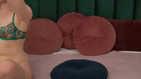 Chloe online show from March 4, 1:17 pm