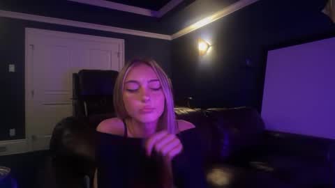 chloeros3e online show from September 29, 5:18 pm