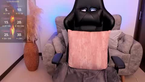 Laura online show from March 6, 11:00 pm