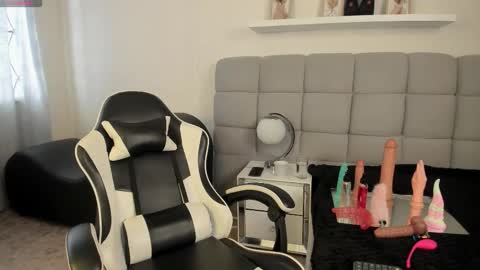 chlooe_zoe online show from November 29, 7:40 pm