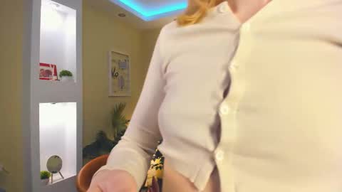 Lizz online show from December 20, 8:02 pm