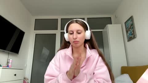 Chris online show from April 8, 11:23 am