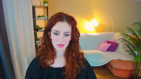 christinaconteeree online show from November 11, 5:43 pm