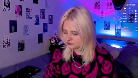 Snapshot of cigaretteduringsex chatting on October 24, 11:28 am Helen and Teya online show from October 24, 11:28 am