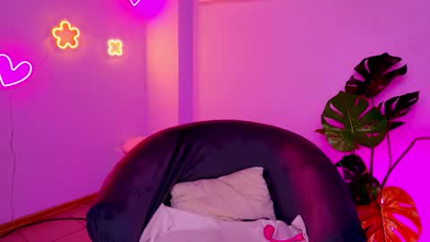 cindylovesmith online show from March 7, 4:19 am