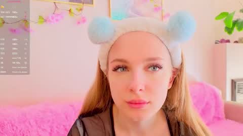 Snapshot of cindyreming01 chatting on September 17, 6:44 am indy online show from September 17, 6:44 am