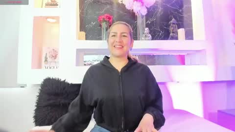 Cinthya  online show from May 16, 12:15 pm
