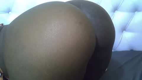 Snapshot of classy_zoey chatting on October 14, 2:52 pm classy_zoey online show from October 14, 2:52 pm