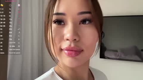 Lili online show from June 19, 1:36 pm