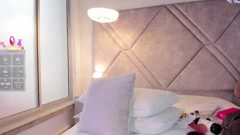 Cleopatra online show from November 11, 6:49 pm