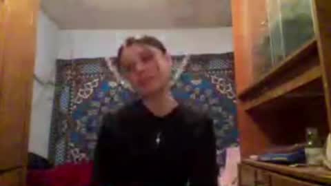 Mia online show from April 23, 1:24 pm