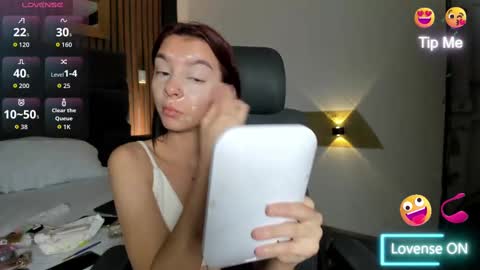 cleowhite_ online show from October 2, 5:45 am