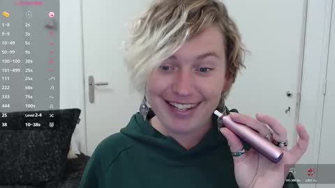 Syl  online show from October 27, 6:24 pm