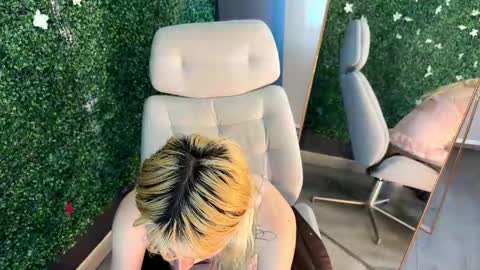 Snapshot of cloe_five chatting on September 15, 7:43 pm CLOE online show from September 15, 7:43 pm