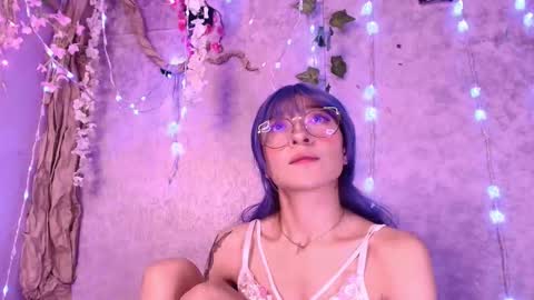 Cloe Leeee online show from January 7, 6:50 am