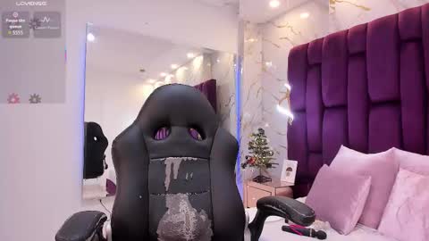 Cloe online show from December 3, 6:32 pm