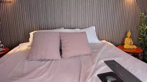 Cloe Harp  online show from November 15, 1:01 pm