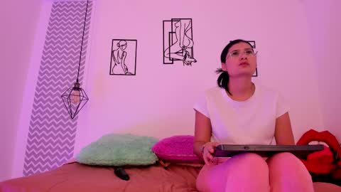 cloe online show from October 25, 8:37 pm