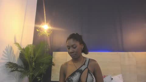 cocoaqueen_ online show from July 3, 12:00 pm