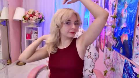 Mia online show from September 10, 3:45 pm