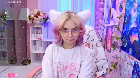 Mia online show from October 13, 3:36 pm