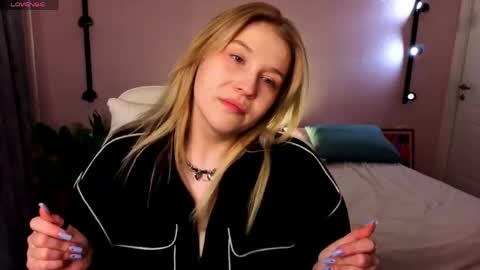 Collen Mon Tue Wed Thu Fri GMT 3 0300am - 0900am  online show from April 12, 4:43 pm