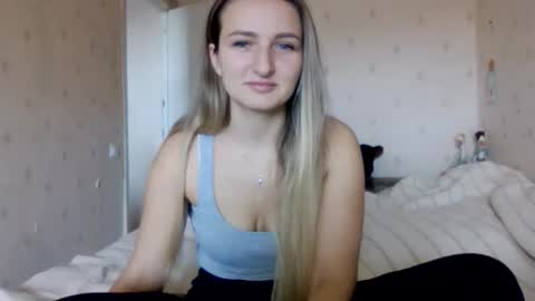 cora_fora online show from October 22, 8:41 am