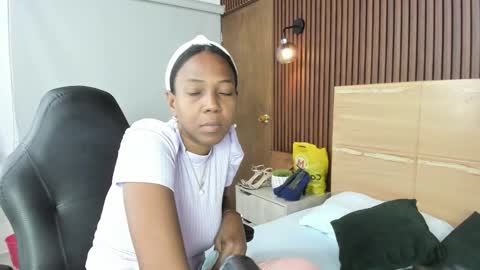 C O R A  L online show from October 22, 2:16 am