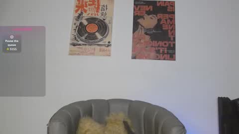 Coralie Bronson online show from February 19, 4:23 am