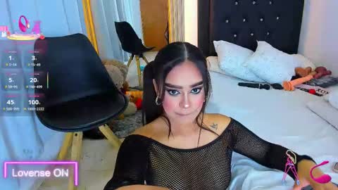 Snapshot of coraline_v chatting on September 12, 2:01 am Coraline connected from 10 pm to 6 am Colombia time online show from September 12, 2:01 am