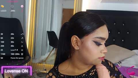 Snapshot of coraline_v chatting on March 5, 2:57 am Coraline connected from 10 pm to 6 am Colombia time online show from March 5, 2:57 am