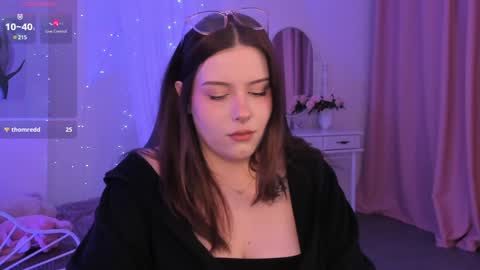 Snapshot of coralinekeyns chatting on February 7, 5:52 am little girl who is always right or Coraline online show from February 7, 5:52 am