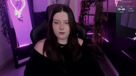 Snapshot of coralinekeyns chatting on September 26, 6:44 am little girl who is always right or Coraline online show from September 26, 6:44 am
