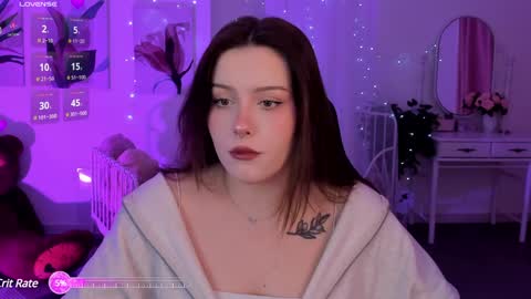 Snapshot of coralinekeyns chatting on December 19, 5:18 am little girl who is always right or Coraline online show from December 19, 5:18 am