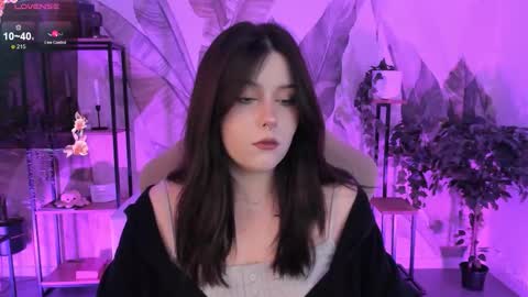 Snapshot of coralinekeyns chatting on September 12, 8:01 am little girl who is always right or Coraline online show from September 12, 8:01 am